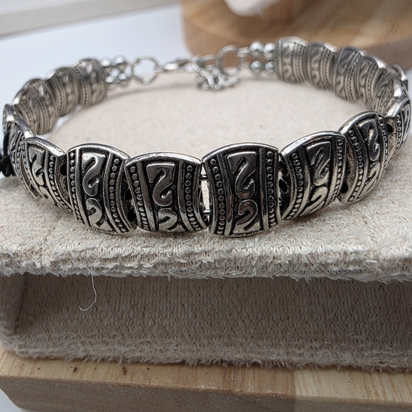 paparazzi Jewelry - Paparazzi Intricate Silver Bracelet (566)